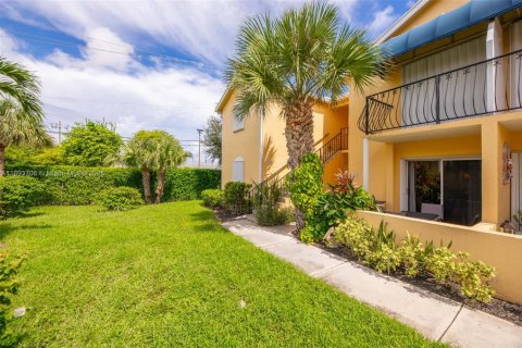 Купить кондоминиум в Хайполюксо, Флорида 3 спальни, 95.13м2, № 1949549 - фото 28