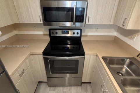 Condominio en alquiler en Miami, Florida, 2 dormitorios, 88.26 m2 № 2074912 - foto 10