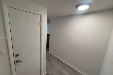 Condominio en alquiler en Miami, Florida, 2 dormitorios, 88.26 m2 № 2074912 - foto 6