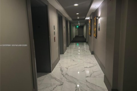 Condominio en alquiler en Miami, Florida, 2 dormitorios, 88.26 m2 № 2074912 - foto 4