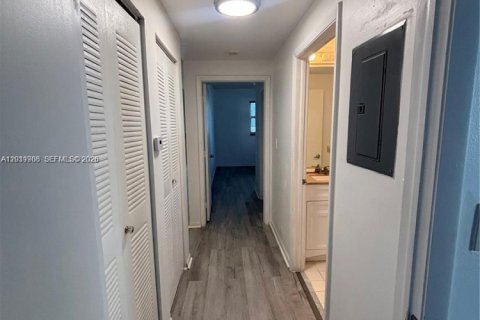 Condominio en alquiler en Miami, Florida, 2 dormitorios, 88.26 m2 № 2074912 - foto 18