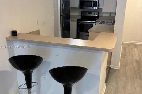 Condominio en alquiler en Miami, Florida, 2 dormitorios, 88.26 m2 № 2074912 - foto 9
