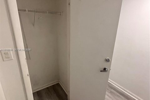 Condominio en alquiler en Miami, Florida, 2 dormitorios, 88.26 m2 № 2074912 - foto 7