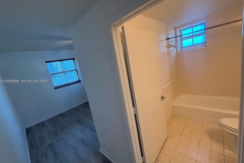 Condominio en alquiler en Miami, Florida, 2 dormitorios, 88.26 m2 № 2074912 - foto 23