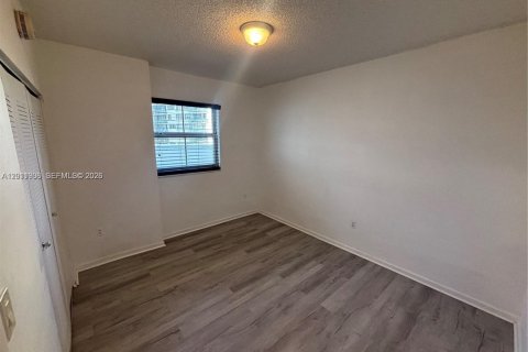 Condominio en alquiler en Miami, Florida, 2 dormitorios, 88.26 m2 № 2074912 - foto 15