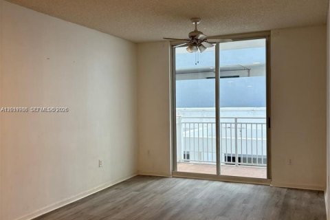 Condominio en alquiler en Miami, Florida, 2 dormitorios, 88.26 m2 № 2074912 - foto 25