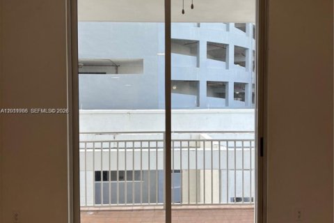Condominio en alquiler en Miami, Florida, 2 dormitorios, 88.26 m2 № 2074912 - foto 27
