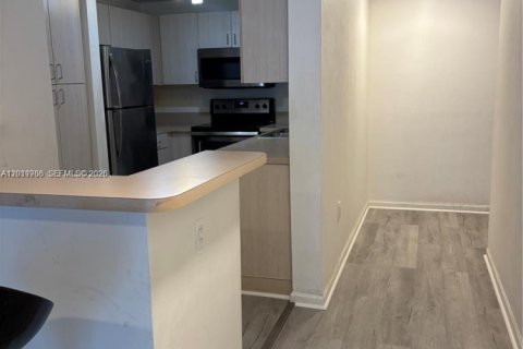 Condominio en alquiler en Miami, Florida, 2 dormitorios, 88.26 m2 № 2074912 - foto 11