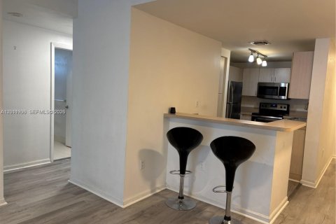 Condominio en alquiler en Miami, Florida, 2 dormitorios, 88.26 m2 № 2074912 - foto 13