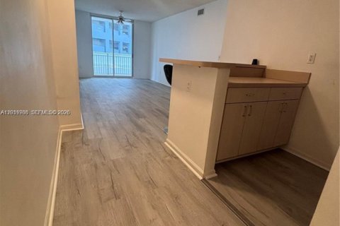 Condominio en alquiler en Miami, Florida, 2 dormitorios, 88.26 m2 № 2074912 - foto 8