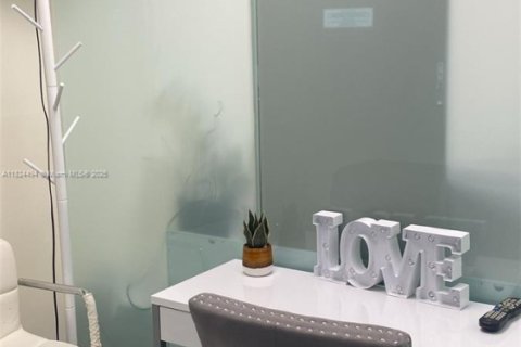 Immobilier commercial à vendre à Sunny Isles Beach, Floride № 1980664 - photo 17