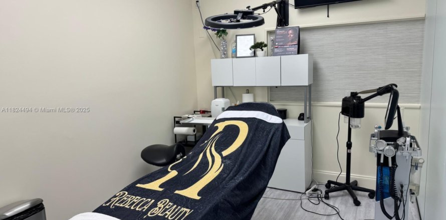 Immobilier commercial à Sunny Isles Beach, Floride № 1980664