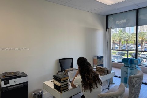 Immobilier commercial à vendre à Sunny Isles Beach, Floride № 1980664 - photo 7