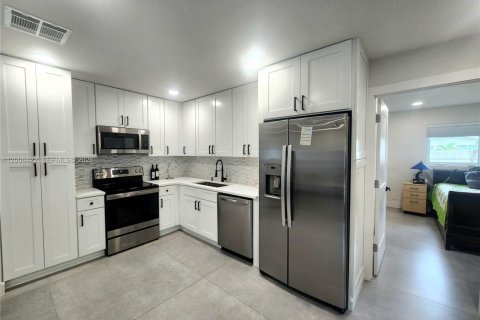 Villa ou maison à vendre à Wilton Manors, Floride: 3 chambres, 112.78 m2 № 2074307 - photo 4