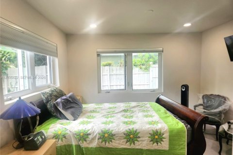 Villa ou maison à vendre à Wilton Manors, Floride: 3 chambres, 112.78 m2 № 2074307 - photo 7