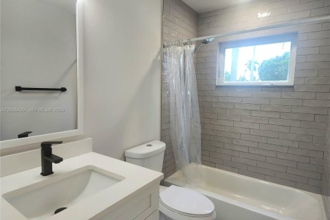 Villa ou maison à vendre à Wilton Manors, Floride: 3 chambres, 112.78 m2 № 2074307 - photo 11