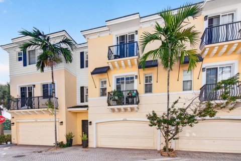 Townhouse in Boca Raton, Florida 3 bedrooms, 216.83 sq.m. № 2393248 - photo 3