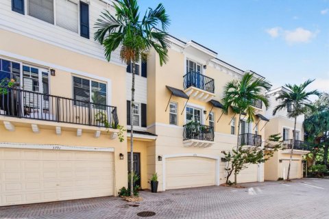 Townhouse in Boca Raton, Florida 3 bedrooms, 216.83 sq.m. № 2393248