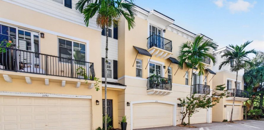 Townhouse in Boca Raton, Florida 3 bedrooms, 216.83 sq.m. № 2393248