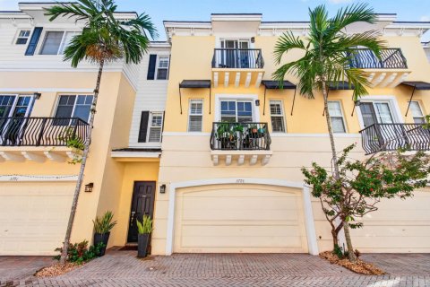 Townhouse in Boca Raton, Florida 3 bedrooms, 216.83 sq.m. № 2393248 - photo 4
