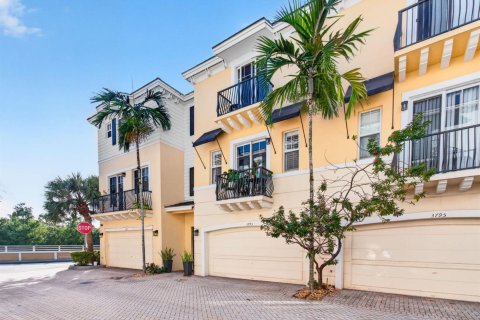 Townhouse in Boca Raton, Florida 3 bedrooms, 216.83 sq.m. № 2393248 - photo 2