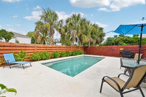 House in Sarasota, Florida 3 bedrooms, 129.78 sq.m. № 1840073 - photo 26