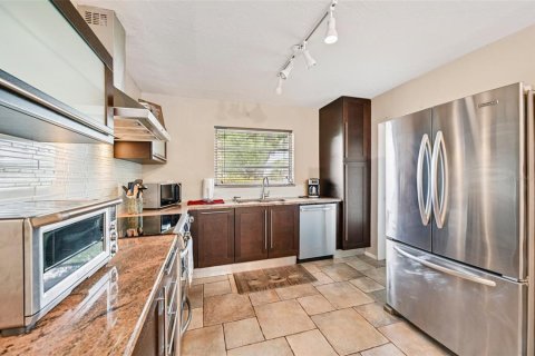 House in Sarasota, Florida 3 bedrooms, 129.78 sq.m. № 1840073 - photo 8