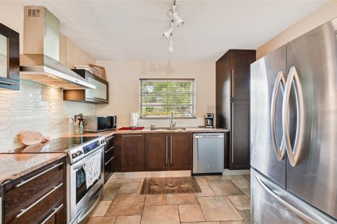 House in Sarasota, Florida 3 bedrooms, 129.78 sq.m. № 1840073 - photo 10