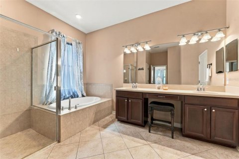 House in Lutz, Florida 5 bedrooms, 336.21 sq.m. № 2396342 - photo 27