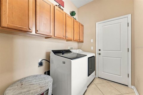 House in Lutz, Florida 5 bedrooms, 336.21 sq.m. № 2396342 - photo 24
