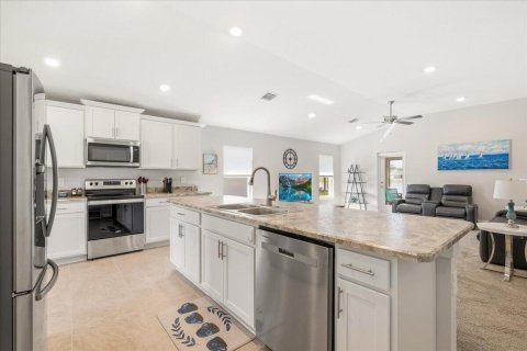 House in St. Lucie, Florida 3 bedrooms, 163.79 sq.m. № 2083192 - photo 8