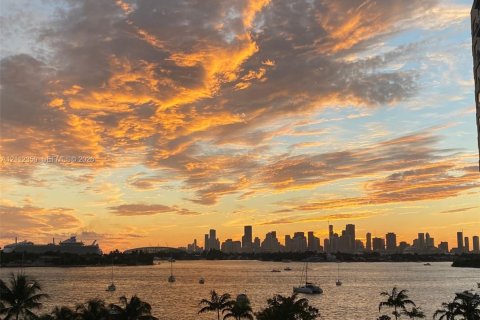 Copropriété à louer à Miami Beach, Floride: 46.17 m2 № 2431399 - photo 2