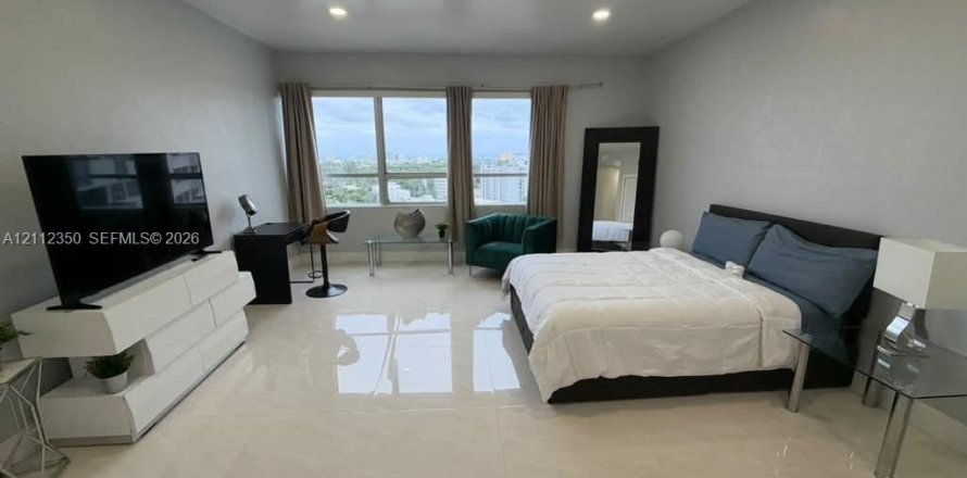 Studio à Condo à Miami Beach, Floride  № 2431399
