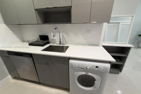 Copropriété à louer à Miami Beach, Floride: 46.17 m2 № 2431399 - photo 7