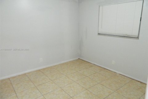 Immobilier commercial à vendre à Fort Lauderdale, Floride: 109.16 m2 № 2002270 - photo 21