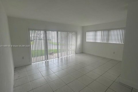 Copropriété à louer à Miami, Floride: 1 chambre, 58.99 m2 № 1979499 - photo 1