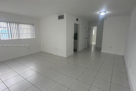 Copropriété à louer à Miami, Floride: 1 chambre, 58.99 m2 № 1979499 - photo 2