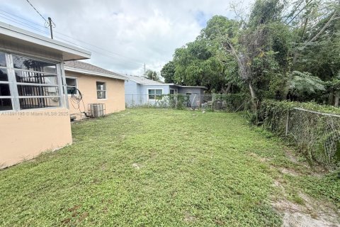 Villa ou maison à vendre à West Palm Beach, Floride: 3 chambres, 115.38 m2 № 1944544 - photo 2