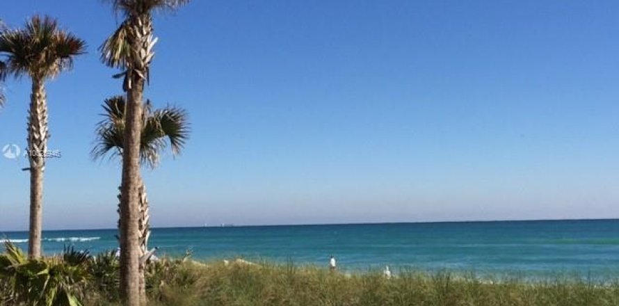 Condo à Hallandale Beach, Floride, 2 chambres № 1891340