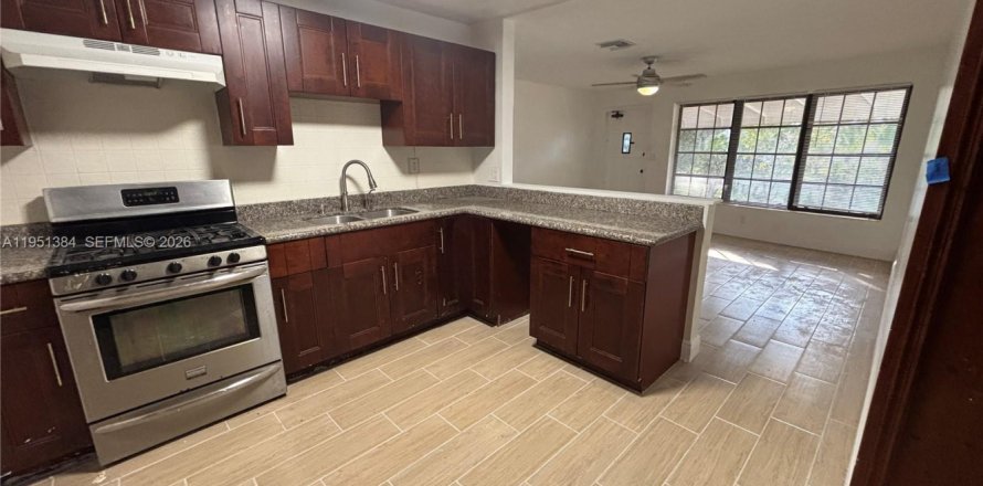 Casa en Pompano Beach, Florida 3 dormitorios, 119.19 m2 № 2008089