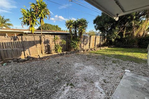 Casa en alquiler en Pompano Beach, Florida, 3 dormitorios, 119.19 m2 № 2008089 - foto 27