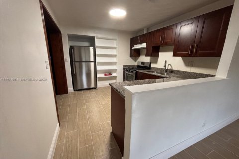 Casa en alquiler en Pompano Beach, Florida, 3 dormitorios, 119.19 m2 № 2008089 - foto 4