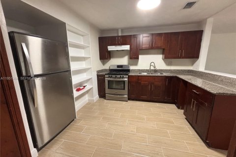 Casa en alquiler en Pompano Beach, Florida, 3 dormitorios, 119.19 m2 № 2008089 - foto 2