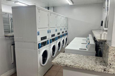 Снять в аренду кондоминиум в Майами, Флорида 2 спальни, 84.91м2, № 2145887 - фото 4
