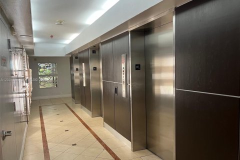 Снять в аренду кондоминиум в Майами, Флорида 2 спальни, 84.91м2, № 2145887 - фото 9