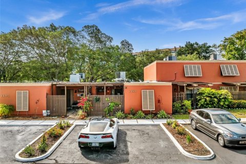 Casa en venta en Pembroke Pines, Florida, 3 dormitorios, 120.68 m2 № 1752617 - foto 1