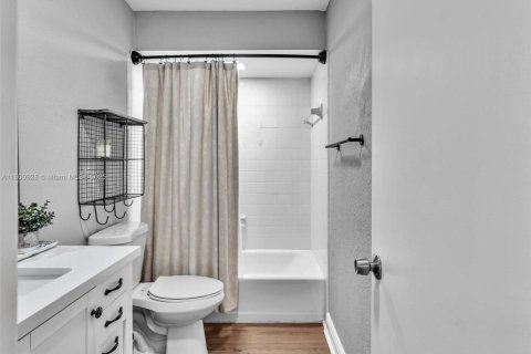 Casa en venta en Pembroke Pines, Florida, 3 dormitorios, 120.68 m2 № 1752617 - foto 23