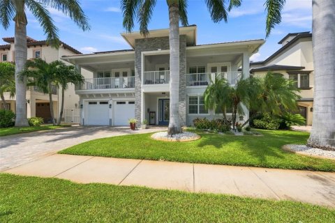 Casa en Redington Shores, Florida 3 dormitorios, 290.13 m2 № 2367380