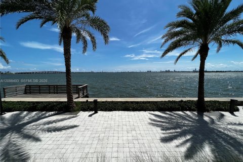 Condominio en venta en Miami, Florida, 3 dormitorios, 155.24 m2 № 2394466 - foto 25
