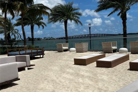 Condominio en venta en Miami, Florida, 3 dormitorios, 155.24 m2 № 2394466 - foto 19